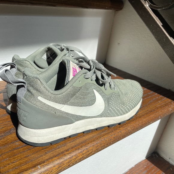 Nike shoes - Picture 1 of 4